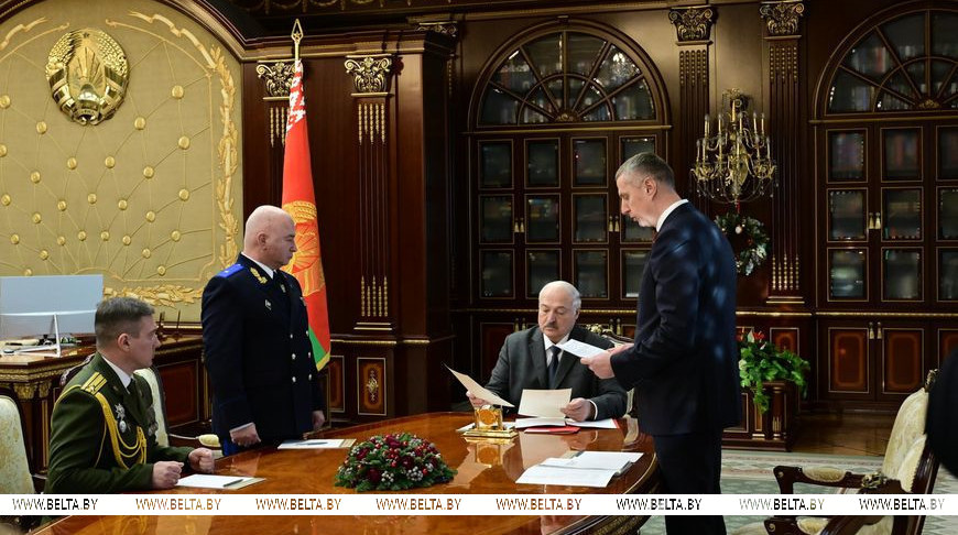 Александр Лукашенко во время принятия кадровых решений
