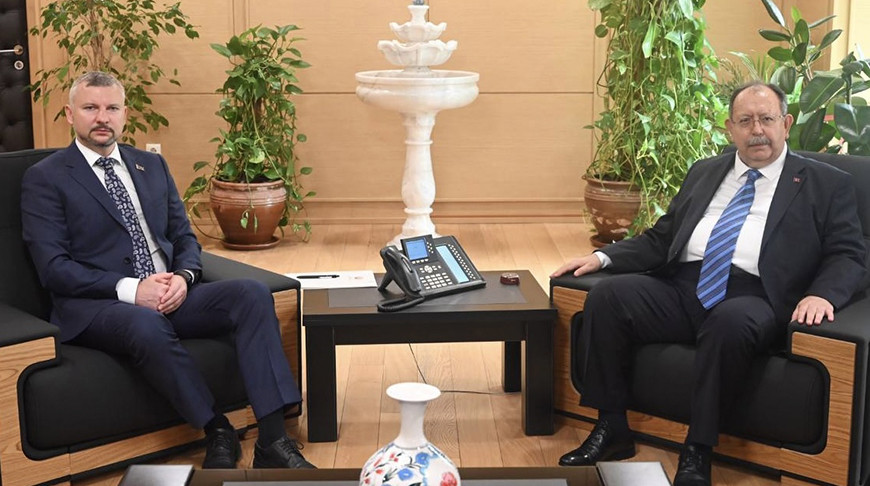 Анатолий Глаз и Ахмет Йенер. Фото МИД