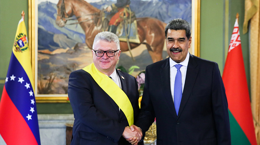 Андрей Молчан и Николас Мадуро. Фото МИД
