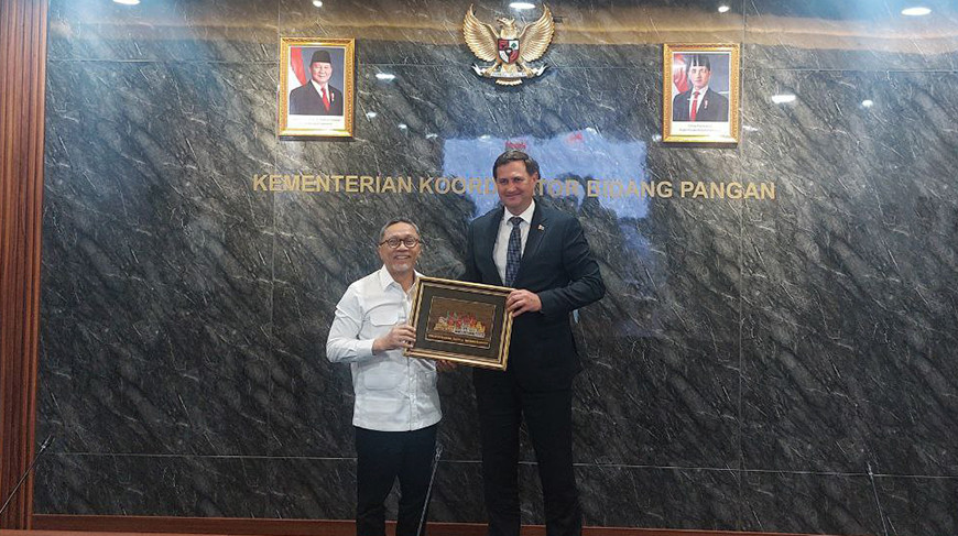 Зулкифли Хасан и Максим Рыженков. Фото МИД