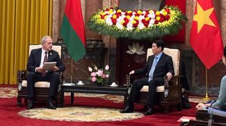 Игорь Сергеенко и Лыонг Кыонг. Фото пресс-службы Палаты представителей Национального собрания Республики Беларусь