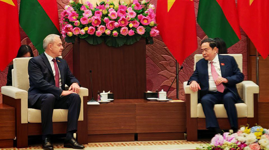 Игорь Сергеенко и Чан Тхань Ман. Фото пресс-службы Палаты представителей Национального собрания Республики Беларусь