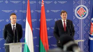 Петер Сийярто и Максим Рыженков