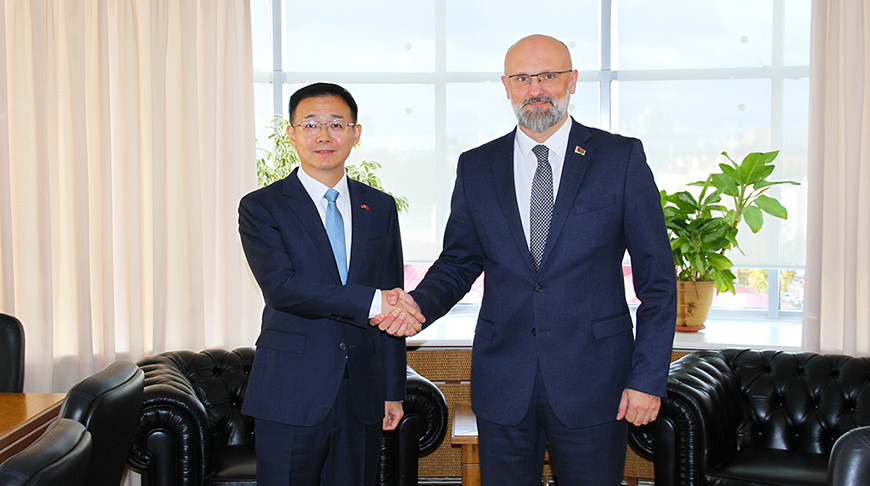 Чжан Вэньчуань и Игорь Секрета. Фото МИД