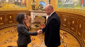 Мария дель Росарио Портель Касанова и Александр Рогожник. Фото пресс-службы посольства Беларуси в России