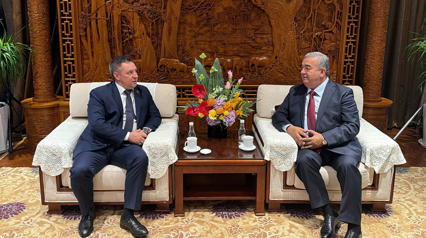 Юрий Горлов и Курбон Хакимзода. Фото Минсельхозпрода