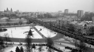 Во время народного шествия в г. Вильнюс, январяь 1991 года. День скорби по жертвам январских событий