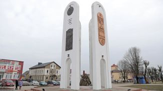 Памятный знак "В честь дружбы и согласия конфессий Ивьевщины"