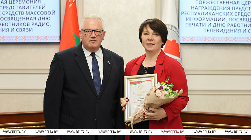 Председатель Центральной избирательной комиссии Игорь Карпенко и главный редактор Главной редакции информации БЕЛТА Елена Крутолевич