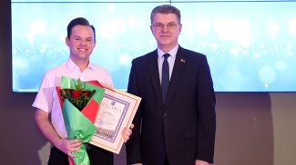 Корреспондент главной редакции информации Кирилл Никитин и председатель Мингорисполкома Владимир Кухарев Корреспондент главной редакции информации Кирилл Никитин и председатель Мингорисполкома Владимир Кухарев