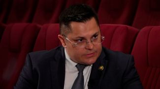 Евгений Арендаревич. Скриншот видео телеканала СТВ