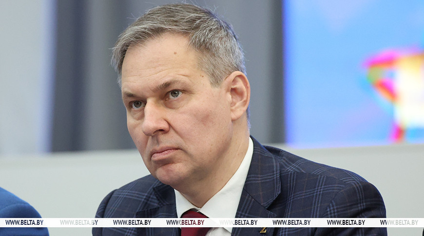 Александр Артамонов