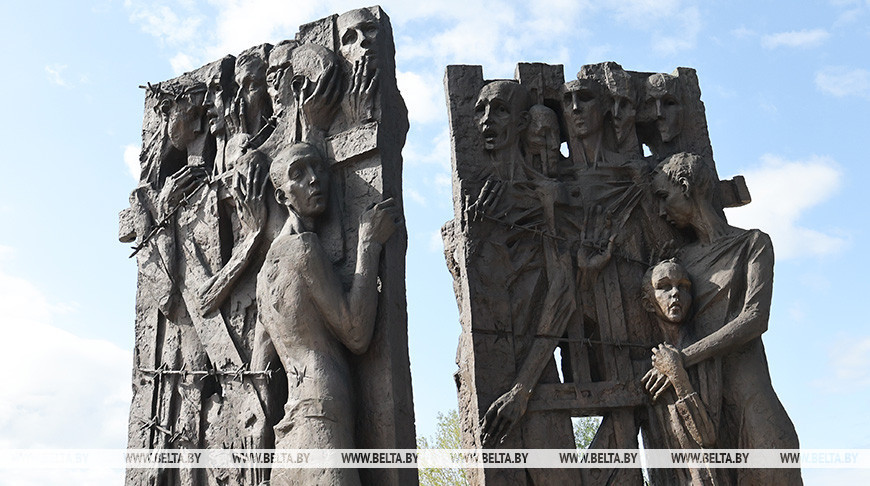 Монумент "Врата памяти" в мемориальном комплексе "Тростенец". Фото из архива