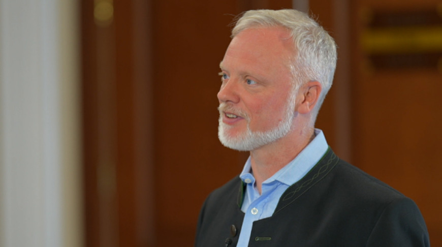 Ульрих Зингер. Скриншот видео телеканала ОНТ