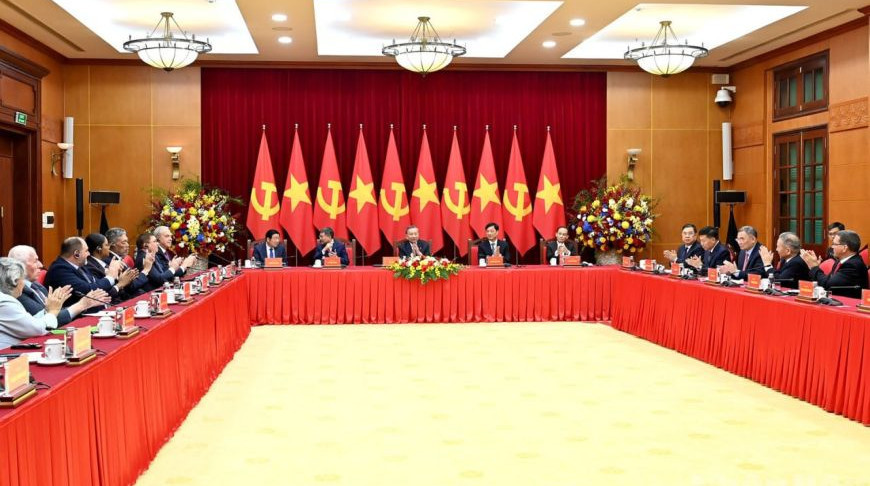 Игорь Сергеенко во время встречи генерального секретаря ЦК Коммунистической партии Вьетнама То Лама с руководителями делегаций зарубежных государств. Фото пресс-службы Палаты представителей