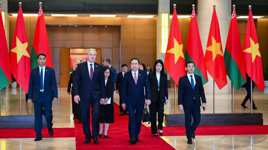 Игорь Сергеенко во время встречи с председателем Национального собрания Вьетнама Чан Тхань Маном