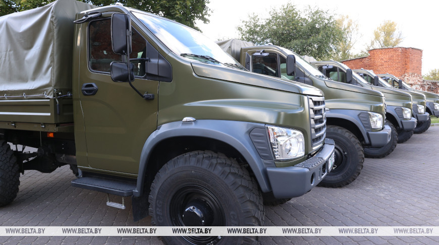 В Бресте белорусским пограничникам передали пять новых грузовых автомобилей