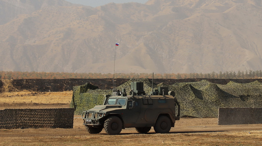 Разведывательная химическая машина РХМ-8 на базе бронеавтомобиля "Тигр". Фото odkb-csto.org