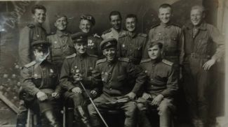 Николай Кутовский второй слева в нижнем_ряду