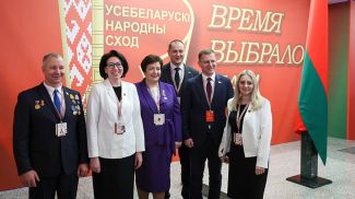 Андрей Кунцевич (второй справа)