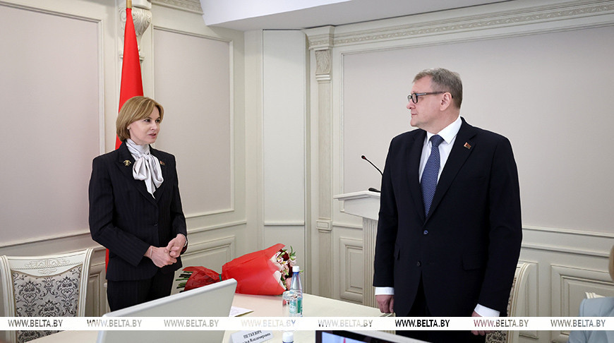 Первый заместитель главы Администрации Президента Наталья Петкевич и помощник Президента Республики Беларусь - инспектор по Гродненской области Константин Бурак