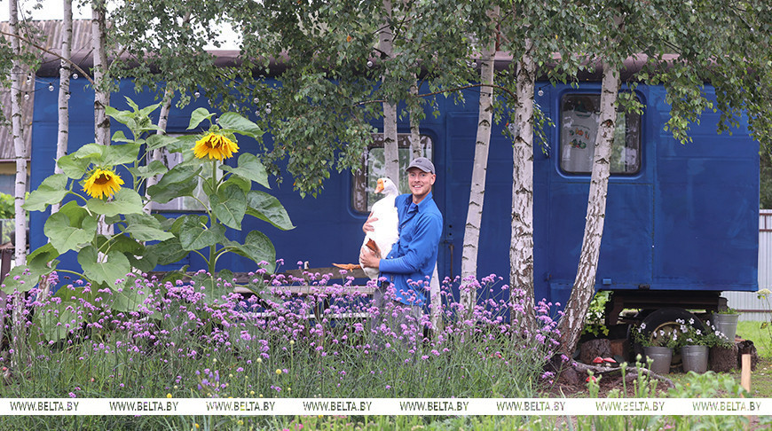 Из старого фургона — в уютный дом: как брестский блогер создал дачу