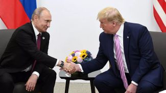 Владимир Путин и Дональд Трамп. Фото из архива  РИА Новости 
