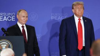 Владимир Путин и Дональд Трамп. Фото из архива РИА Новости