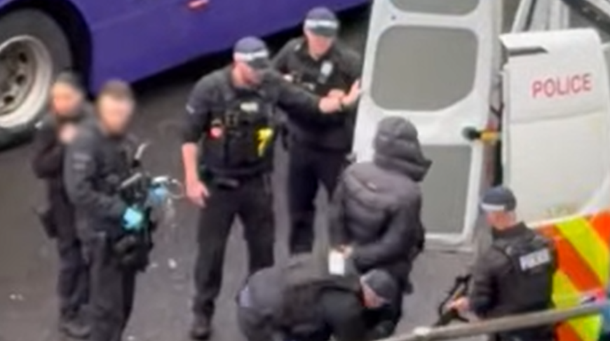 Скриншот видео The Guardian