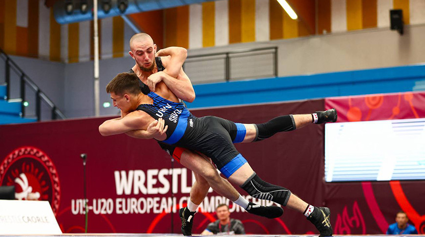 Фото Международной федерации борьбы