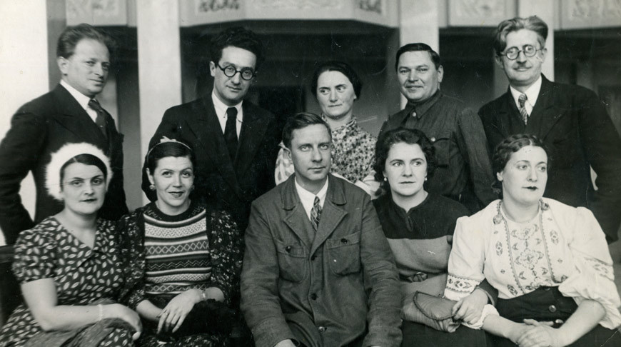 Зорная каманда Вялікага тэатра: у першым радзе: Я. Аляксеева, А. Мікалаева, І. Мурамцаў, Л. Александроўская, С. Друкер; у другім - І. Балоцін, Н. Балазоўскі, Р. Млодэк, М. Дзянісаў, Я. Цікоцкі. Май 1940 года