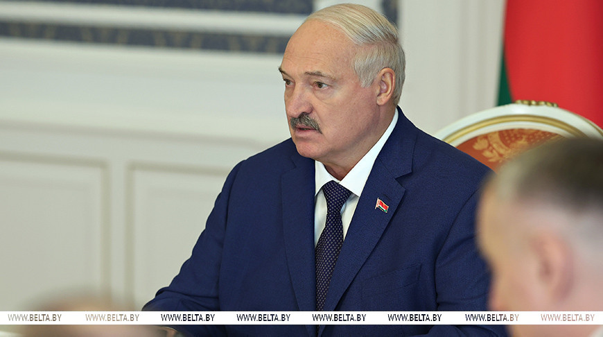 Александр Лукашенко во время совещания по вопросам оснащения Вооруженных Сил и развития военно-промышленного комплекса Республики Беларусь