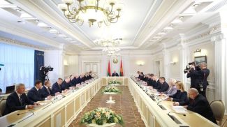 Александр Лукашенко во время совещания о мерах по исключению необоснованного и недобросовестного посредничества