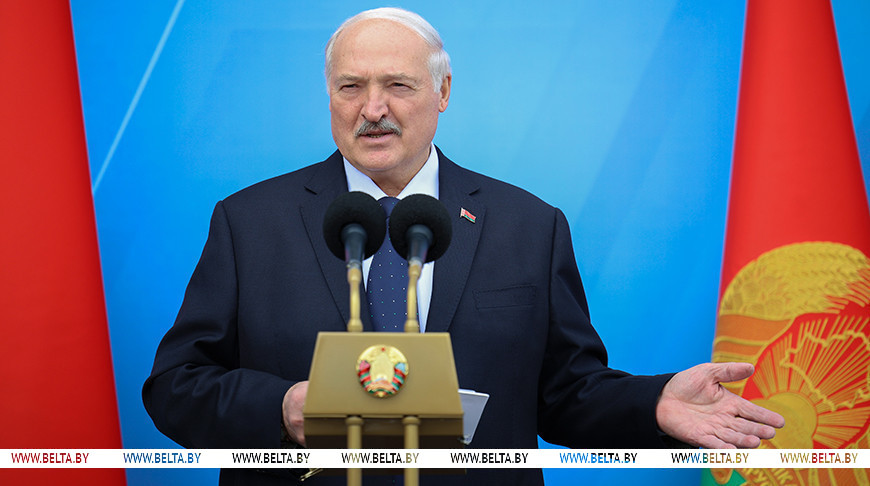 Александр Лукашенко во время торжественного открытия новой поликлиники