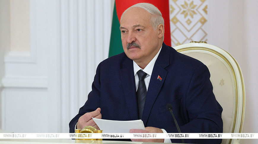 Александр Лукашенко во время совещания по вопросам реализации инвестиционных проектов в рамках инициативы "Один район - один проект"