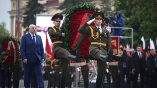 Александр Лукашенко во время торжественных мероприятий в честь Дня Победы в Минске