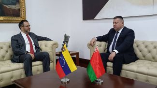 Иван Эдуардо Хиль Пинто и Дмитрий Деревинский. Фото МИД