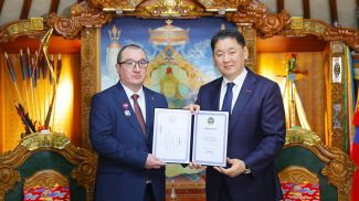 Дмитрий Горелик и Ухнаагийн Хурэлсух. Фото МИД