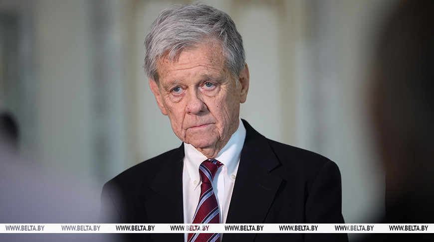 Коул призвал Вильнюс к диалогу с Минском и заявил о заинтересованности США в калийных удобрениях из Беларуси