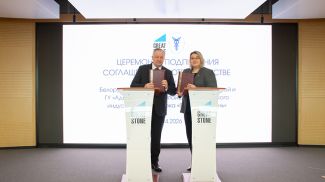 Михаил Мятликов и Татьяна Харлап. Фото Китайско-белорусского индустриального парка "Великий камень"