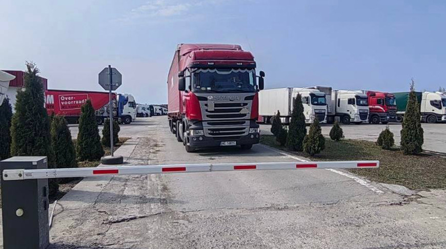 ГТК: около 700 фур с литовской регистрацией выехало из Беларуси, еще 300 ожидает въезда в Литву