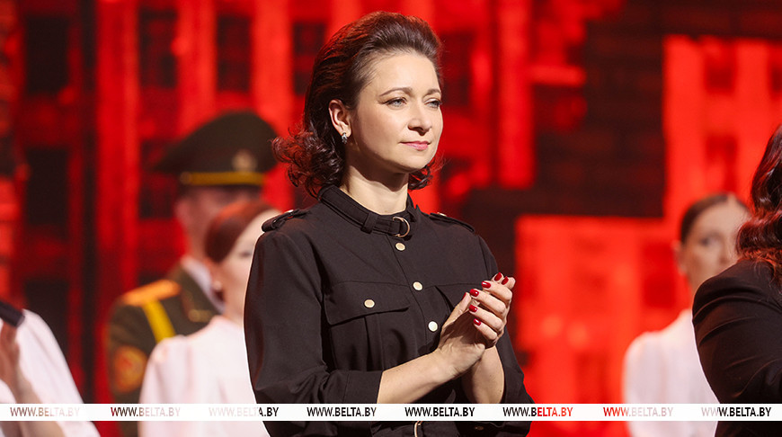 Анна Селук