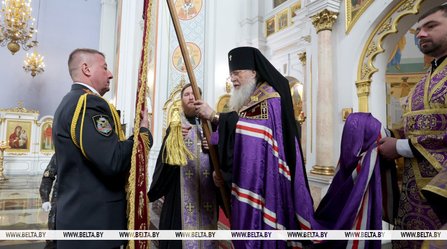 Хоругвь с ликом Александра Невского вручили отряду милиции особого назначения УВД Витебского облисполкома