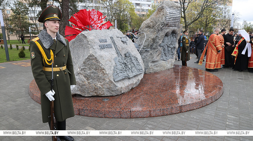 Памятный знак в честь подвига ликвидаторов аварии на ЧАЭС открыли в Гомеле