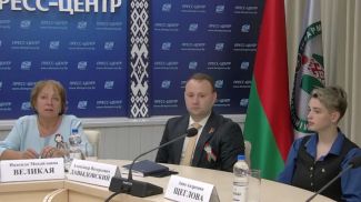 Скриншот видео пресс-конференции