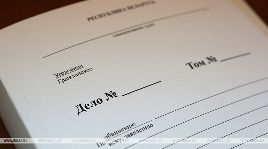 В Дзержинском районе директор школы фиктивно устроила невестку на работу