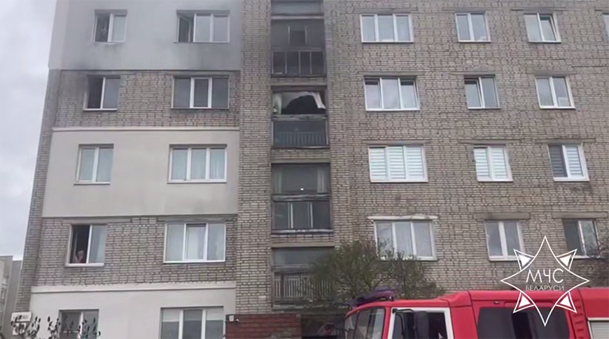 Работники МЧС спасли мужчину при пожаре в Борисове