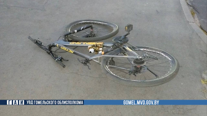 Потерял управление и врезался в пешехода и автобус. В Калинковичах госпитализировали 12-летнего велосипедиста