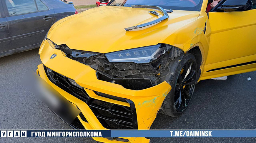 В Минске Lamborghini столкнулся с трамваем