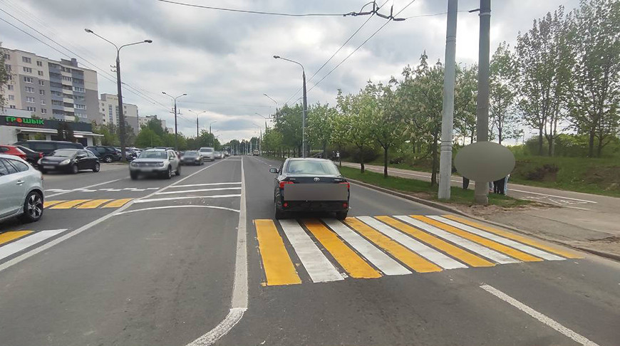 Восьмилетний мальчик попал под колеса авто в Минске